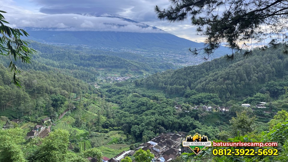 Pemandangan camping ground Batu Sunrise Camp