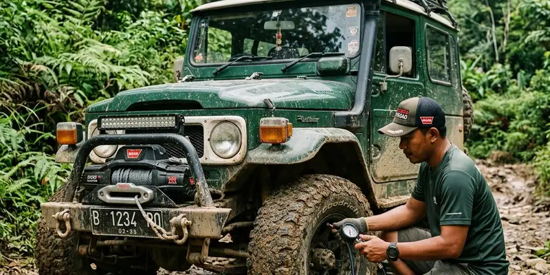 Kumpul bareng anggota komunitas offroad membahas persiapan jalur dan perlengkapan